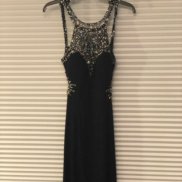 Gown - Picture 2 of 3